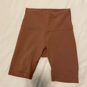 Lululemon High Rise Wunder Train Short Spiced Chai 8”